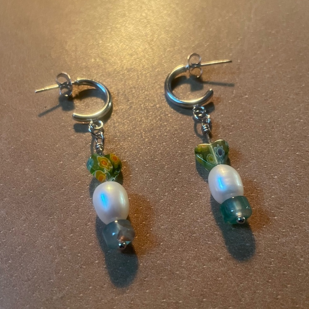 💚Italian millefiori glass bead freshwater pearl hoop earring green silver white - Picture 3 of 7